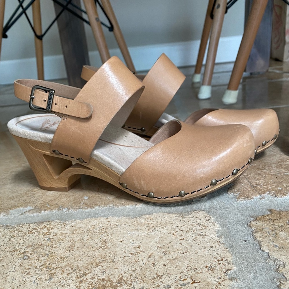 Dansko Thea Tan Sandals size 7.5 Euro size 38
